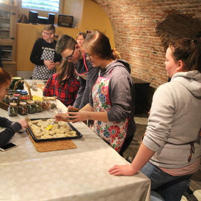 Brezelbacken im Geschichtsmuseum