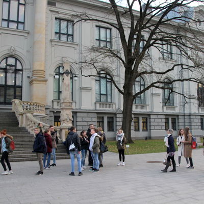 Besuch der Kunstgallerie in Riga.